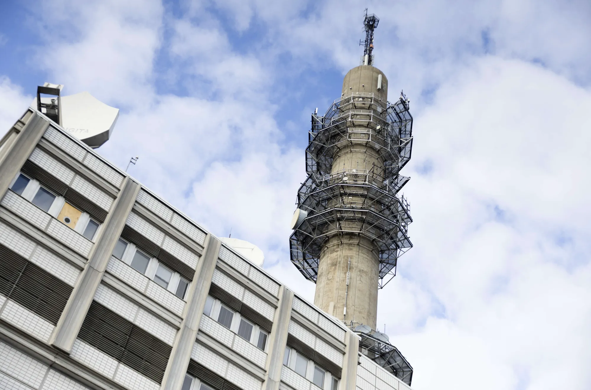 Rețelele de televiziune și radio finlandeze au fost vândute Statelor Unite: 950 de turnuri au trecut la noii proprietari, deși SUA deținea deja rețeaua noastră anterior.