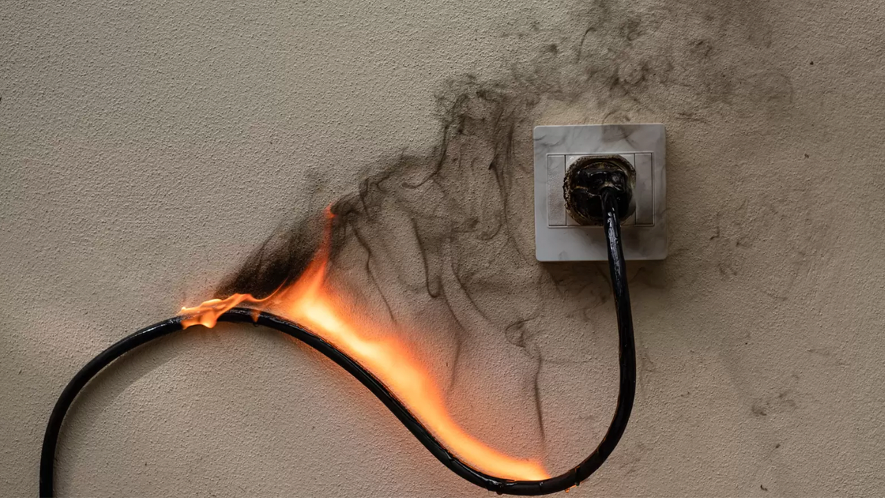 Numărul incendiilor provocate de baterii este în creștere: acestea sunt acoperite de asigurare.