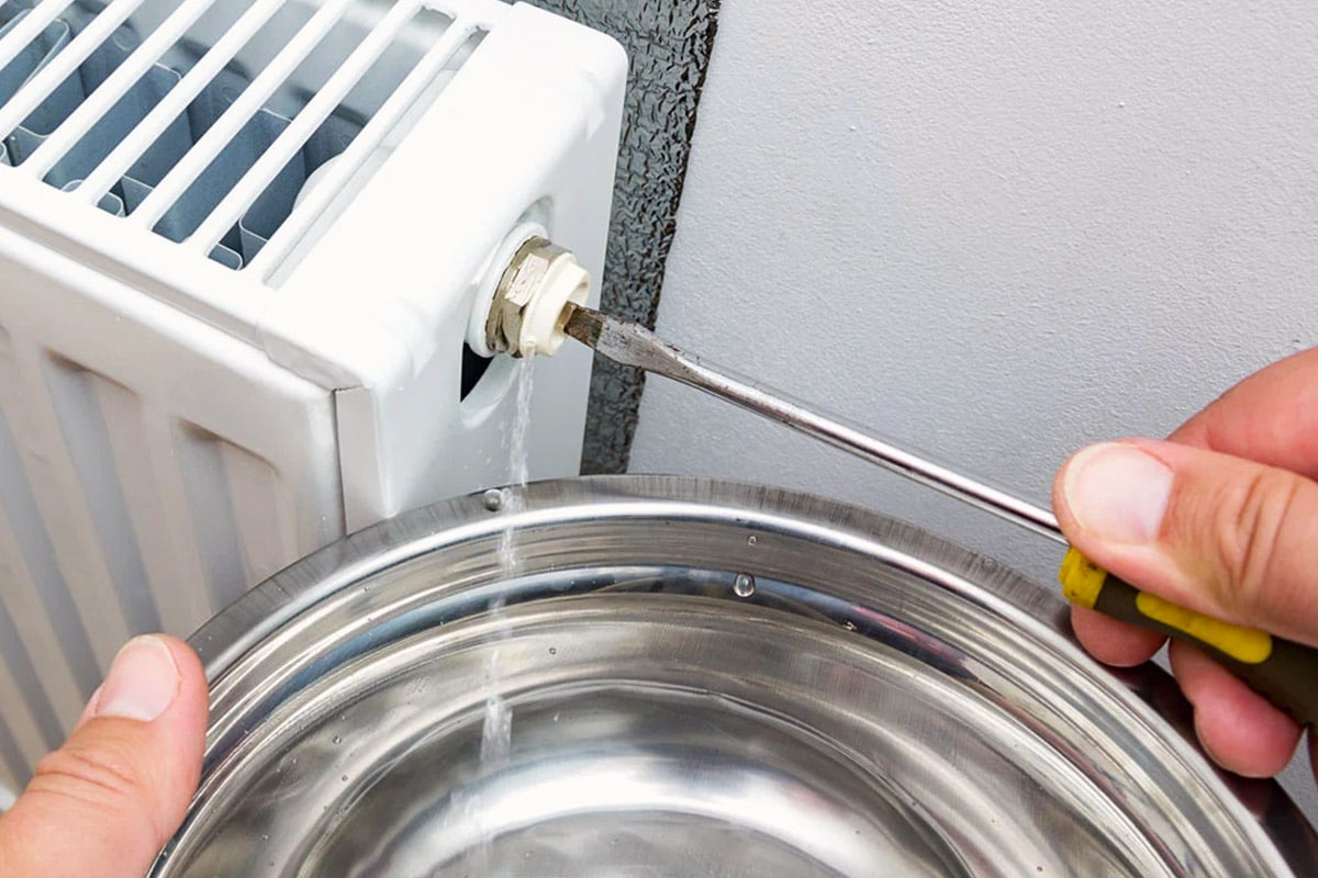 De ce radiatoarele sunt reci în partea de jos? Această metodă simplă rezolvă problema încălzirii inegale.