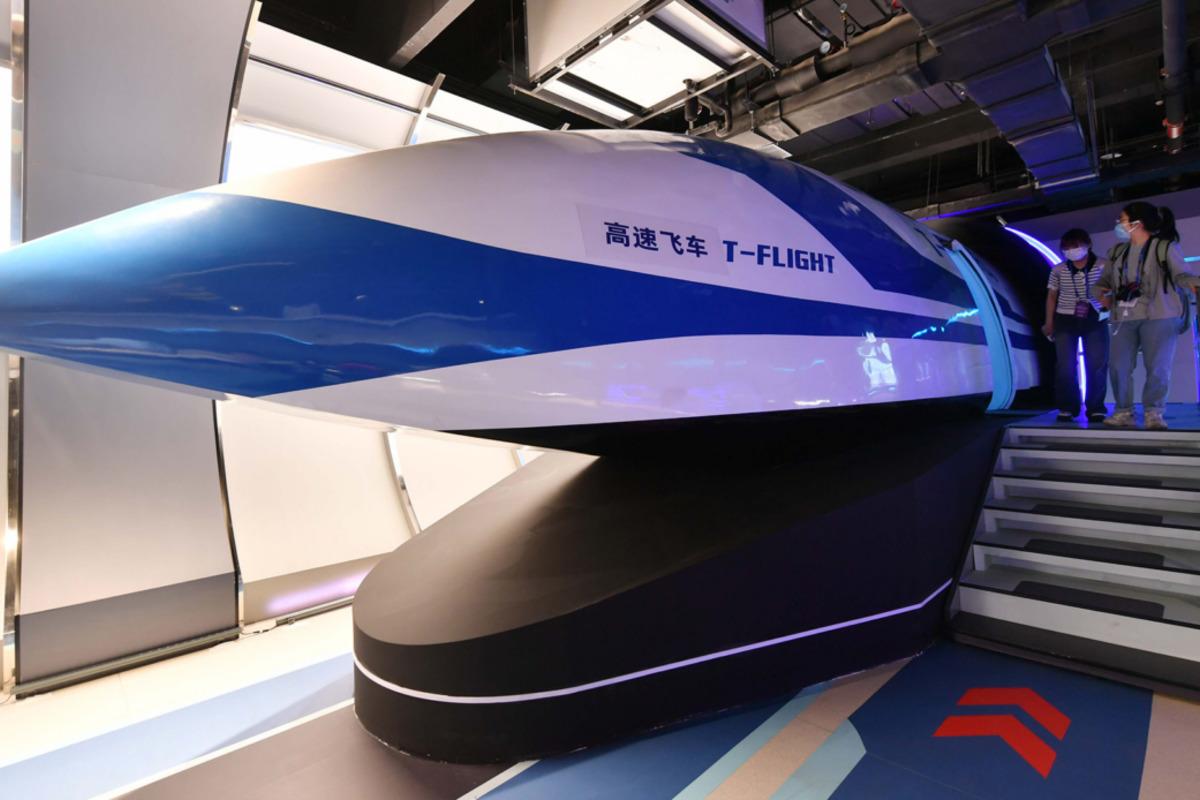 Acest tren pe pernă magnetică, care se deplasează cu o viteză de 1000 km/h, va parcurge distanța dintre Buenos Aires și granița cu Brazilia prin tuneluri de joasă presiune în 60 de minute.