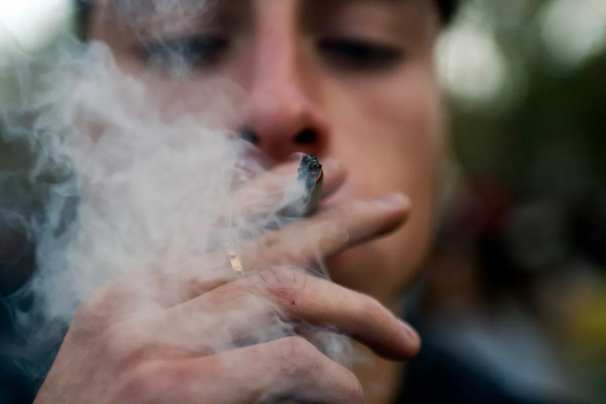 Nu este vorba de o gândire lentă: cercetările efectuate în SUA au identificat un sindrom grav asociat consumului de canabis.